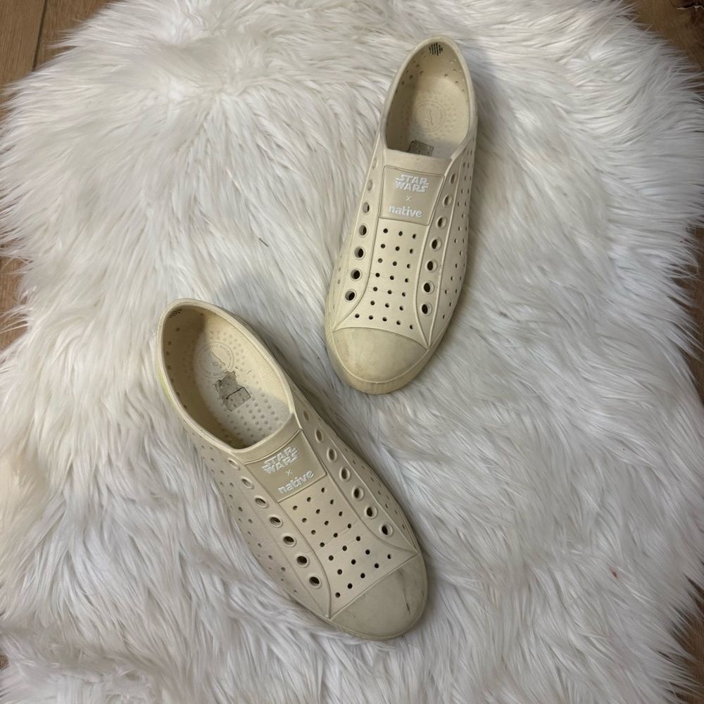 [Native] Unisex Beige Star‎ Wars Slip ons - Size M8 / W10